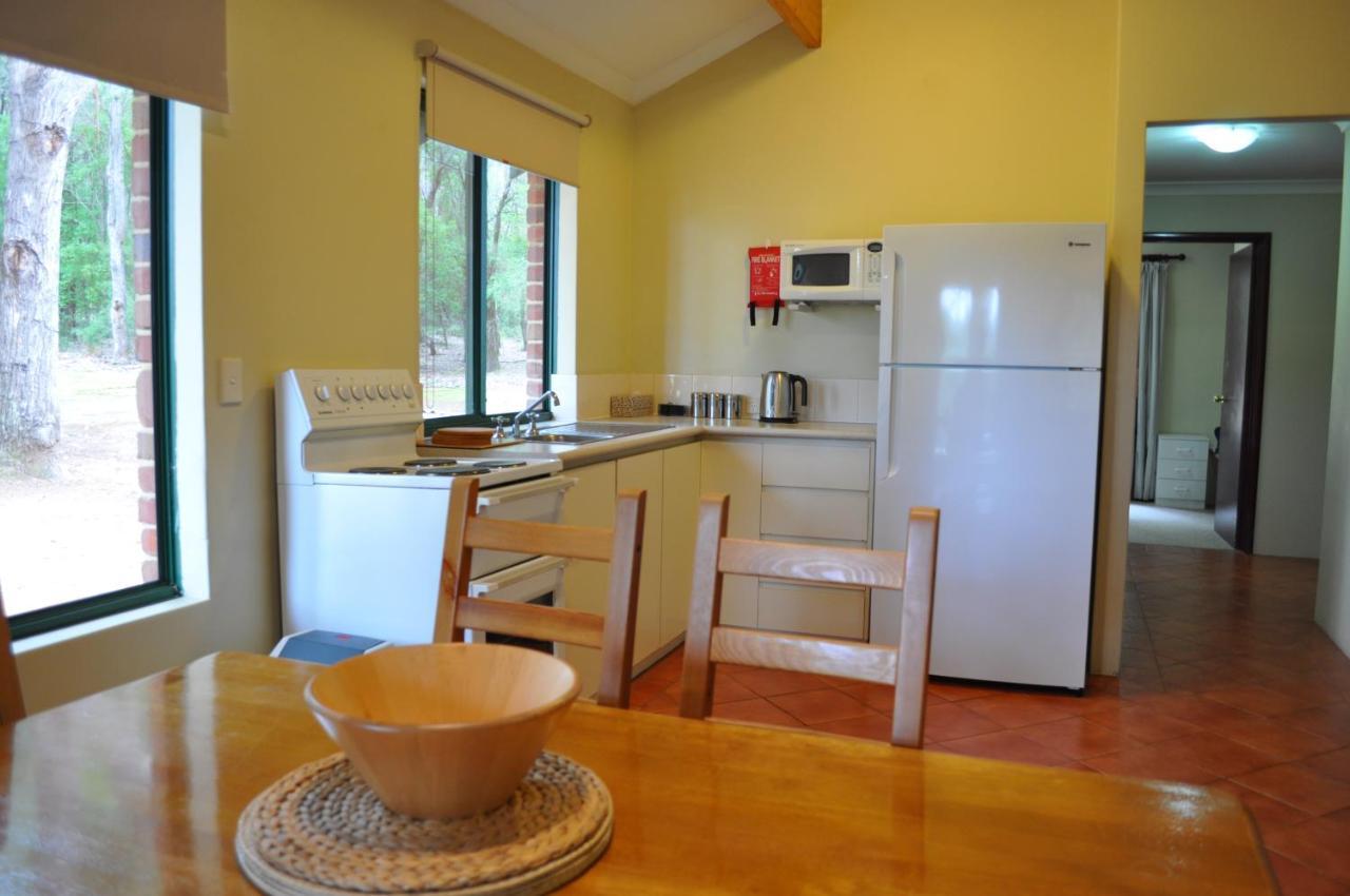 Karri Valley Chalets Pemberton Bagian luar foto