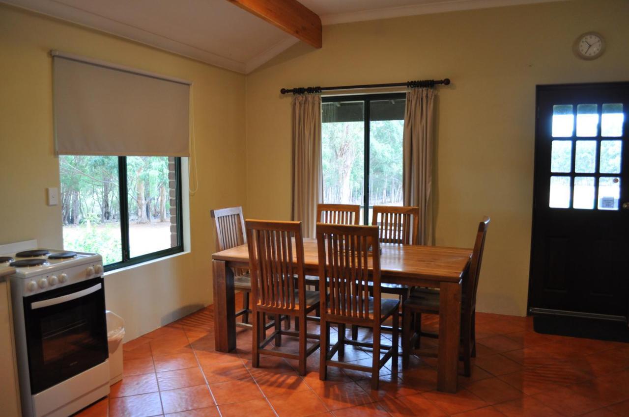 Karri Valley Chalets Pemberton Bagian luar foto